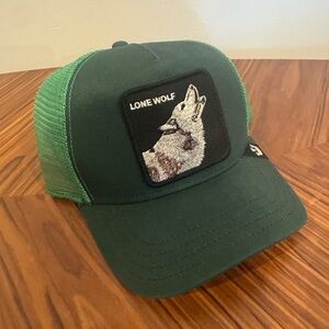 Green ‘lone wolf’ Trucker Hat